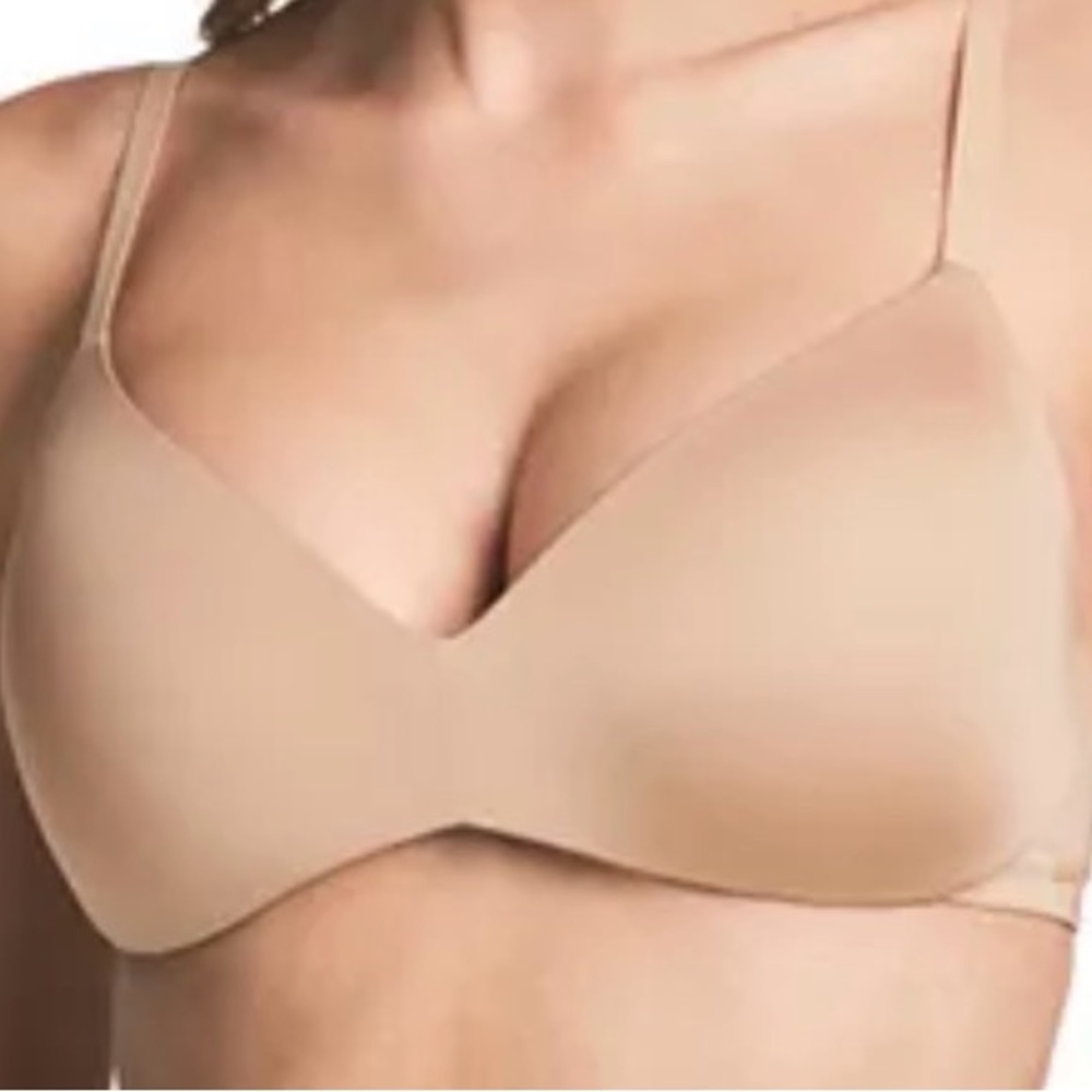 SKIMS Wireless Form T-Shirt Bra